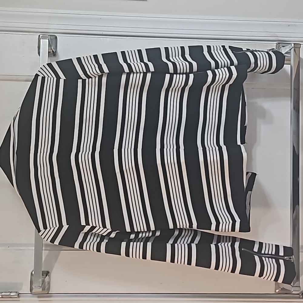 Black and white stripped jacket - Picture 6 of 6